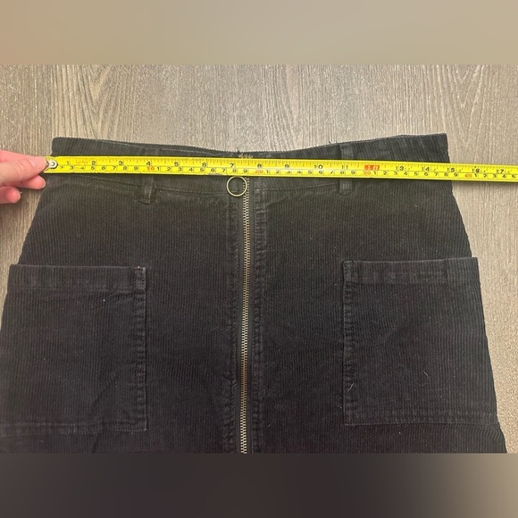 ATARD STATE CORDUROY BLACK ZIPPER FRONT MINI SKIRT - Size Medium SKU:305 - Picture 4 of 5